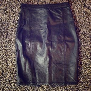 GUESS  Faux Leather Pencil Skirt Size (4)
